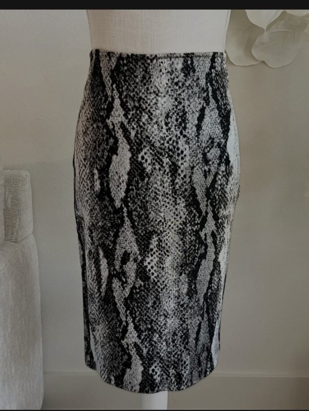 ST JOHN BLACK LABEL EUC WOOL BLEND PYTHON PRINT PENCIL SHEATH SKIRT